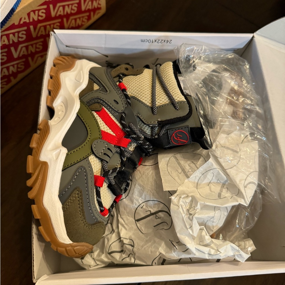 Kids shoes size 10c